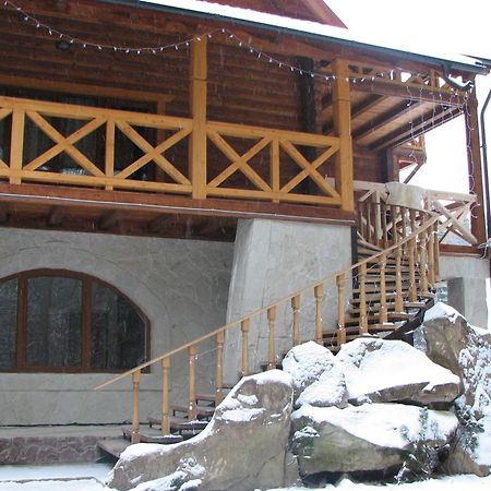 Hotel On Dovbush Path Yaremche Exterior foto