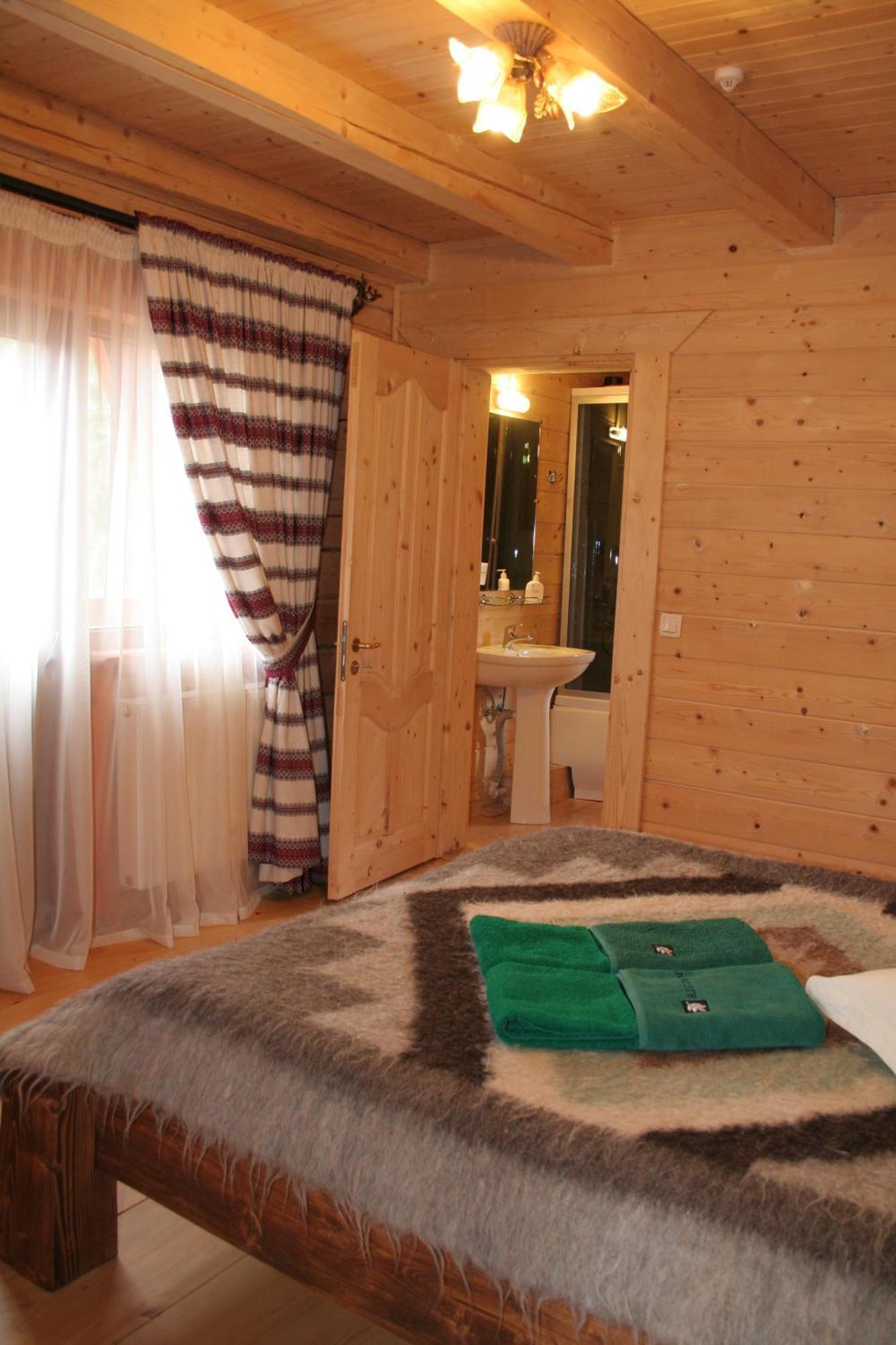 Hotel On Dovbush Path Yaremche Exterior foto