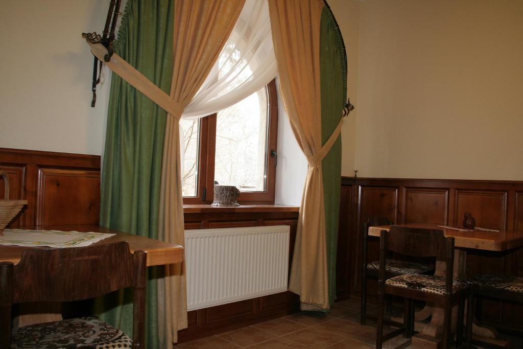 Hotel On Dovbush Path Yaremche Exterior foto